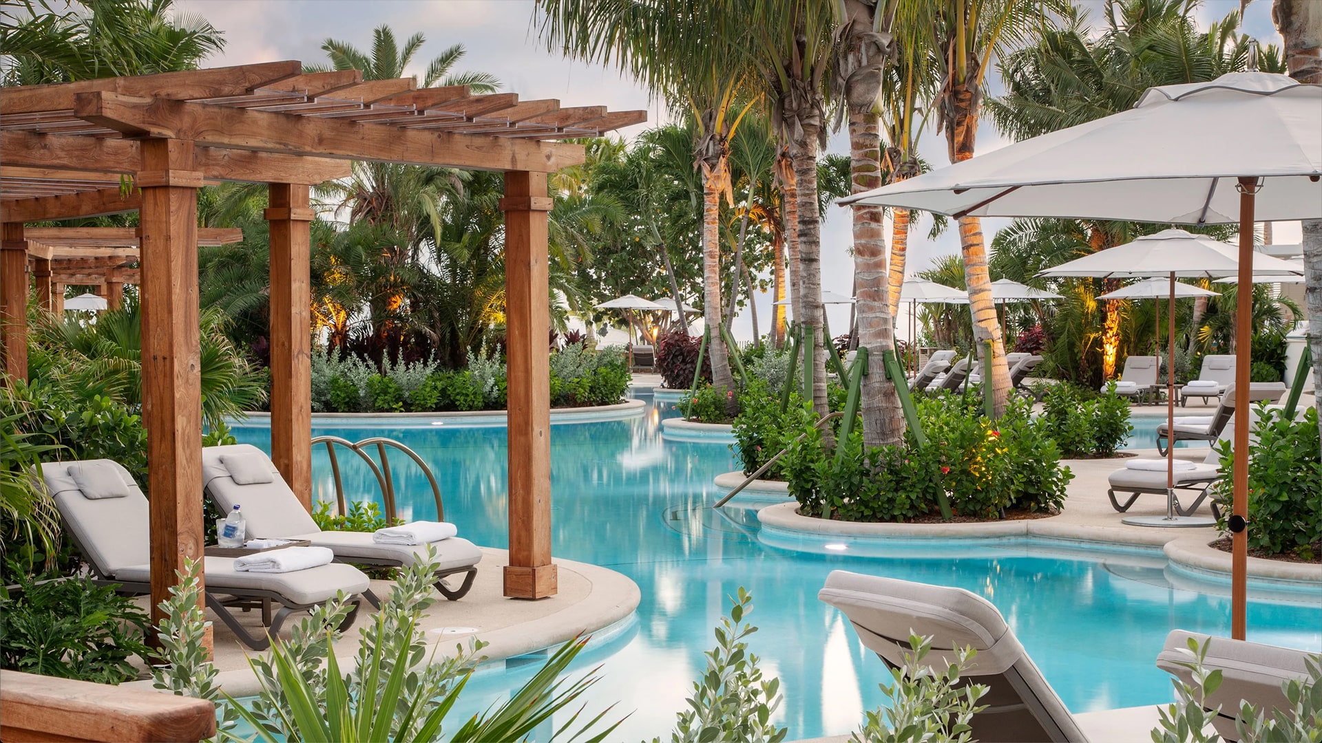 Bahamar Rosewood pool