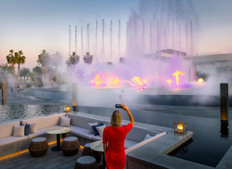 Fire & Water Fountain Show (fountain by Wet Design)